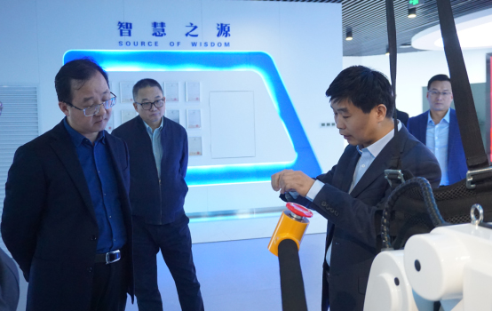 询问希迪克的运营模式希迪克总经理刘尧为李哲教授介绍企业发展经历