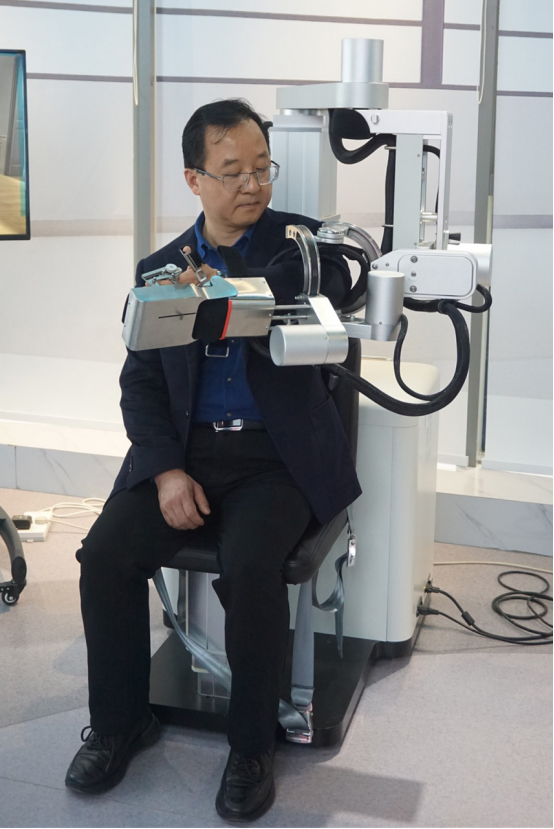 询问希迪克的运营模式希迪克总经理刘尧为李哲教授介绍企业发展经历